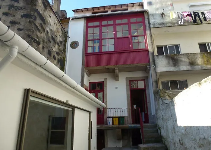 Canvas Atelier Hostel Porto